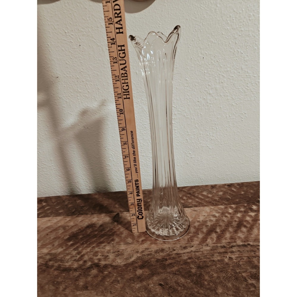 Vintage Clear Swung‎ Glass Vase With Side Ribs Swing Style Petals